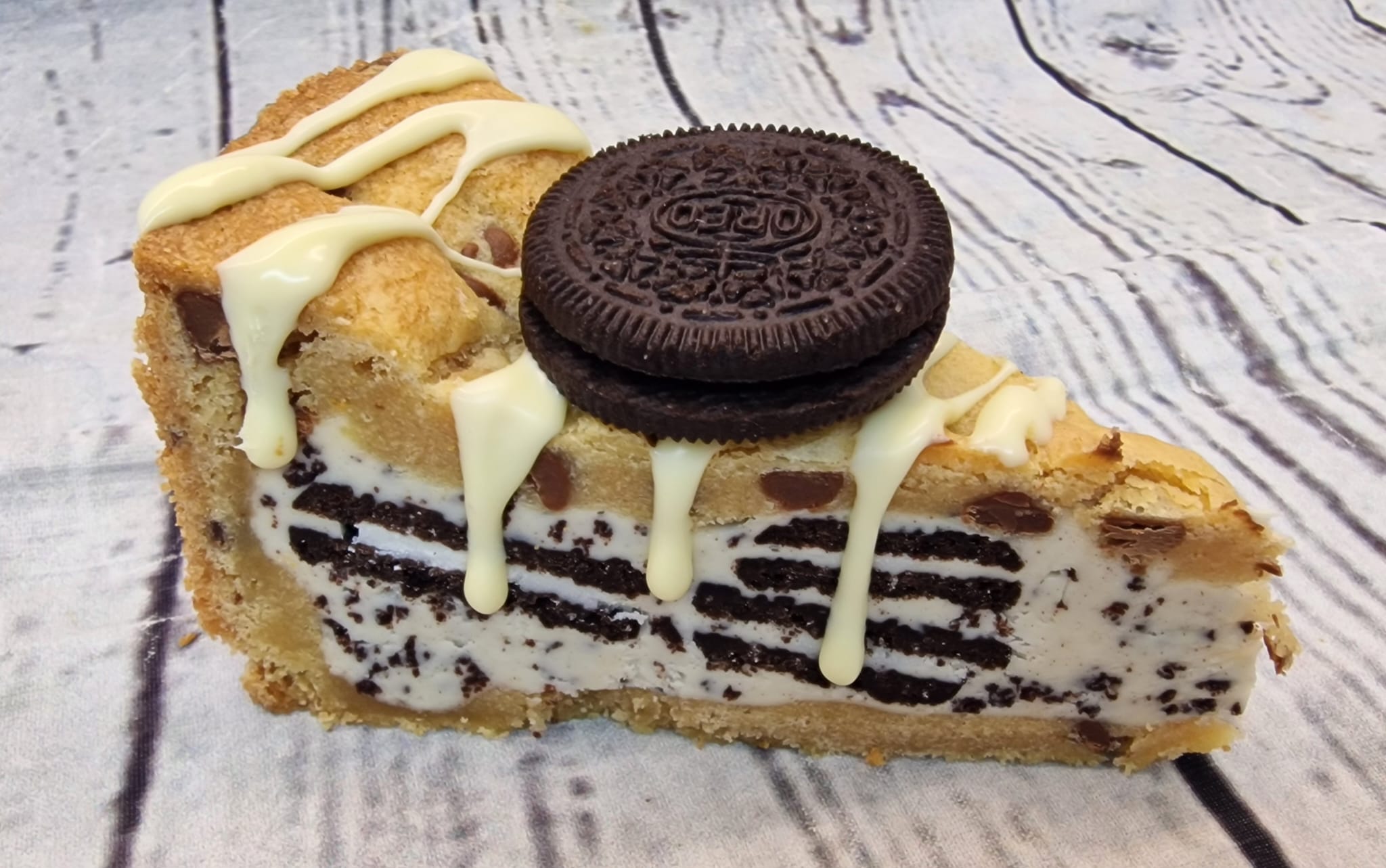 Cookie and Cream Cookie Pie